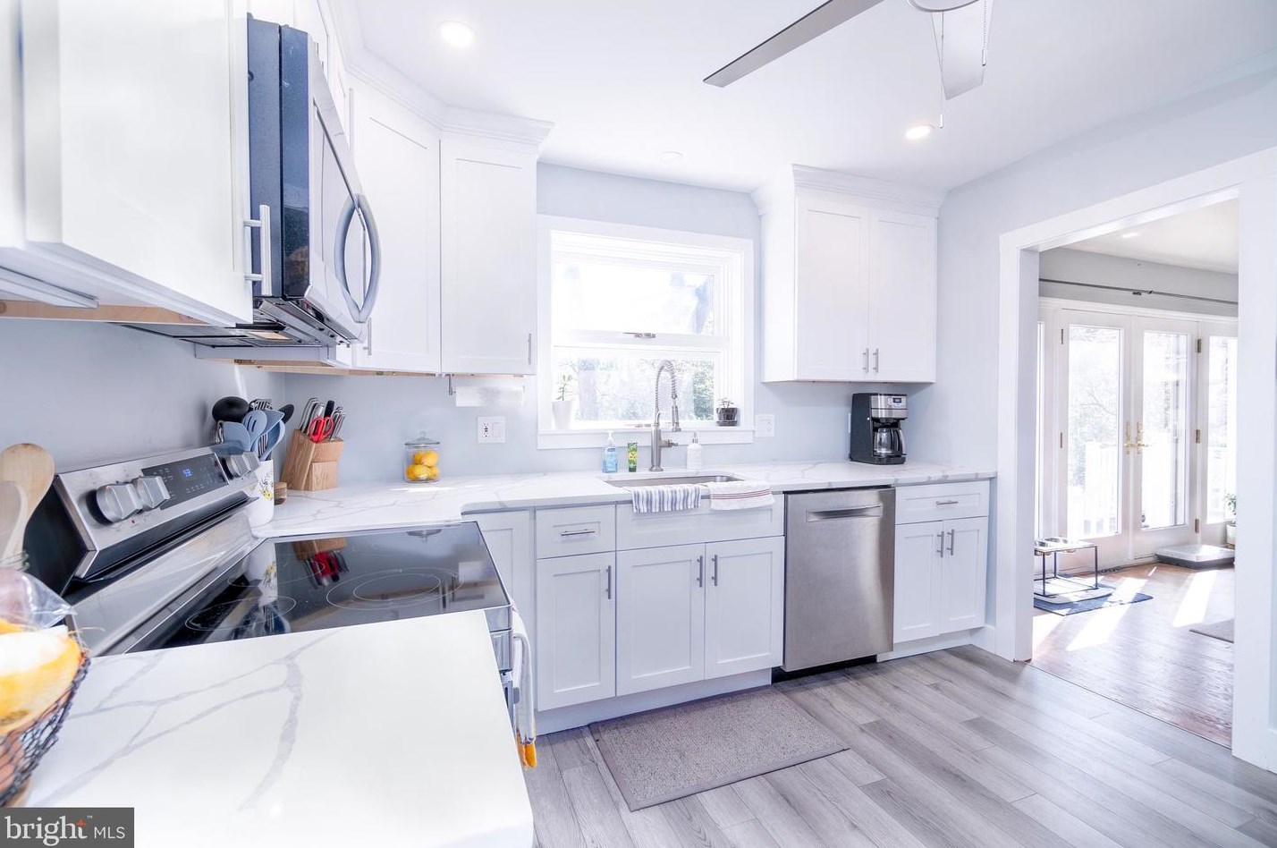 210 Meadow Ln, West Deptford NJ  08096-1839 exterior