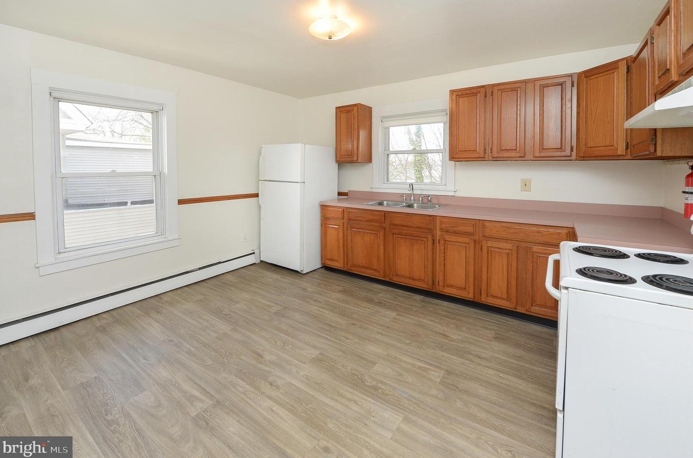 305 Broad St, West Deptford NJ 08096-1055 exterior