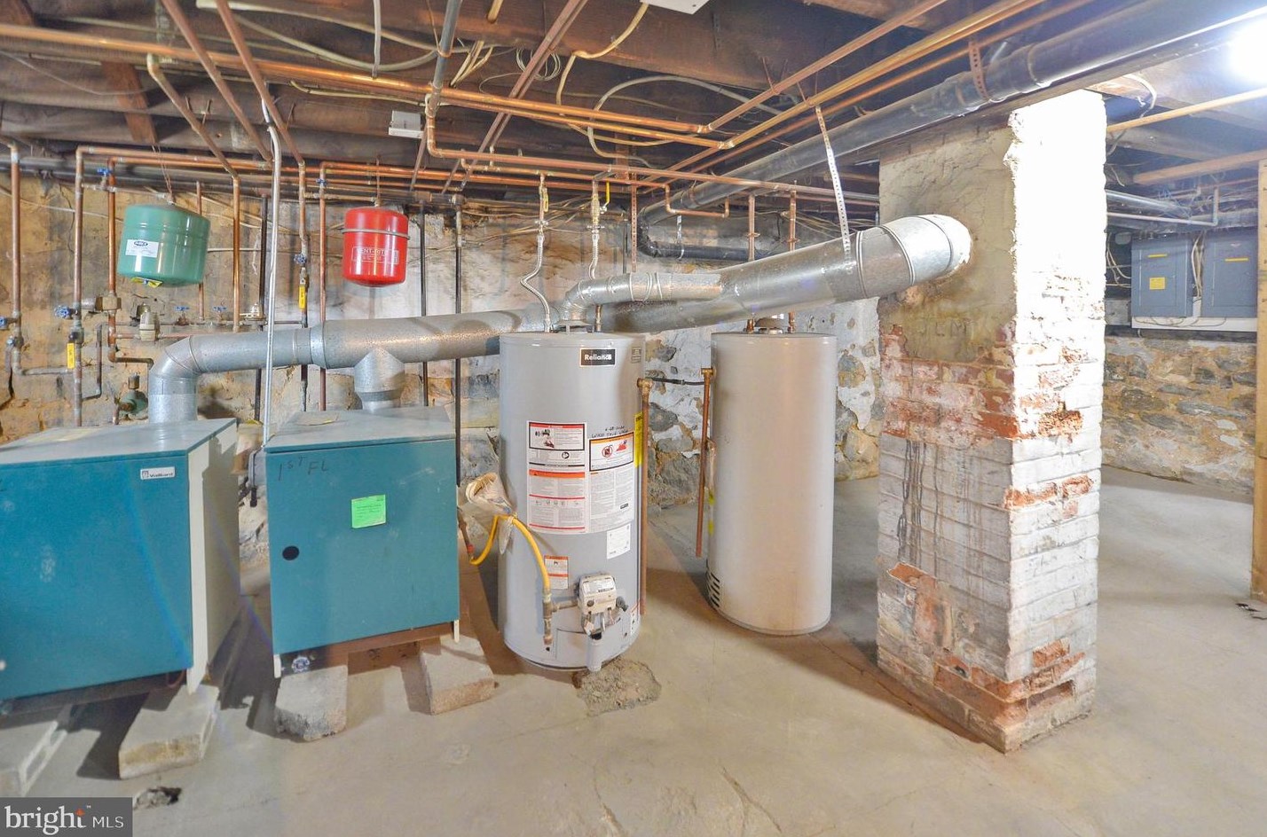 305 Broad St, West Deptford NJ 08096-1055 exterior