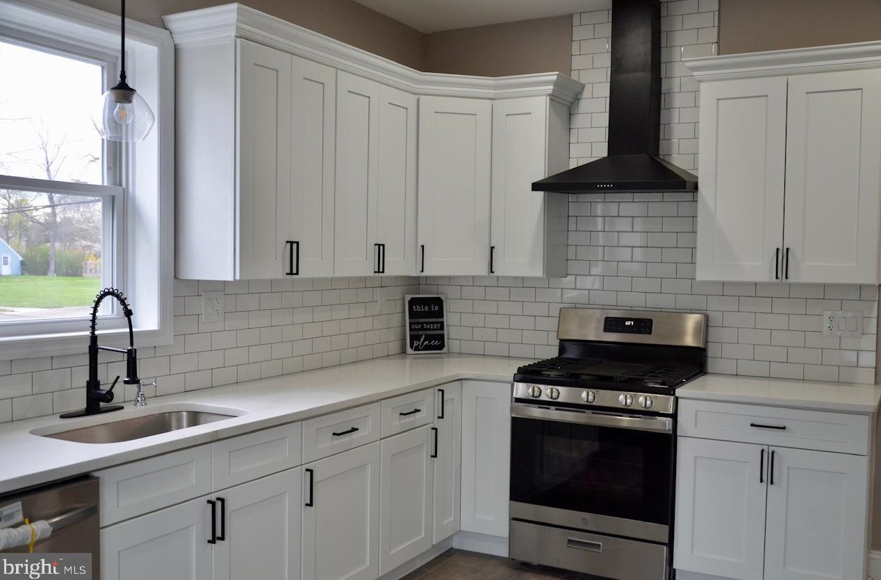 206 Delsea Dr, Clayton NJ  08312-2204 exterior