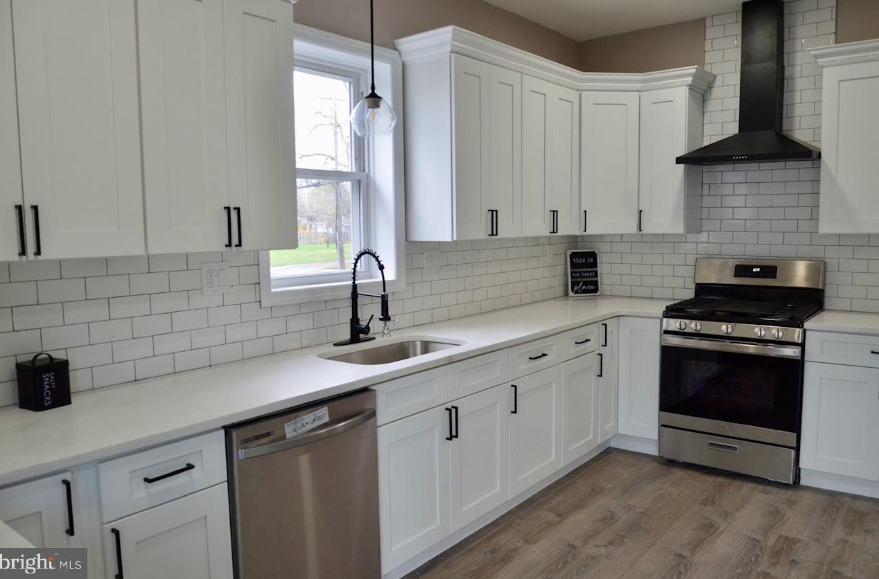 206 Delsea Dr, Clayton NJ  08312-2204 exterior