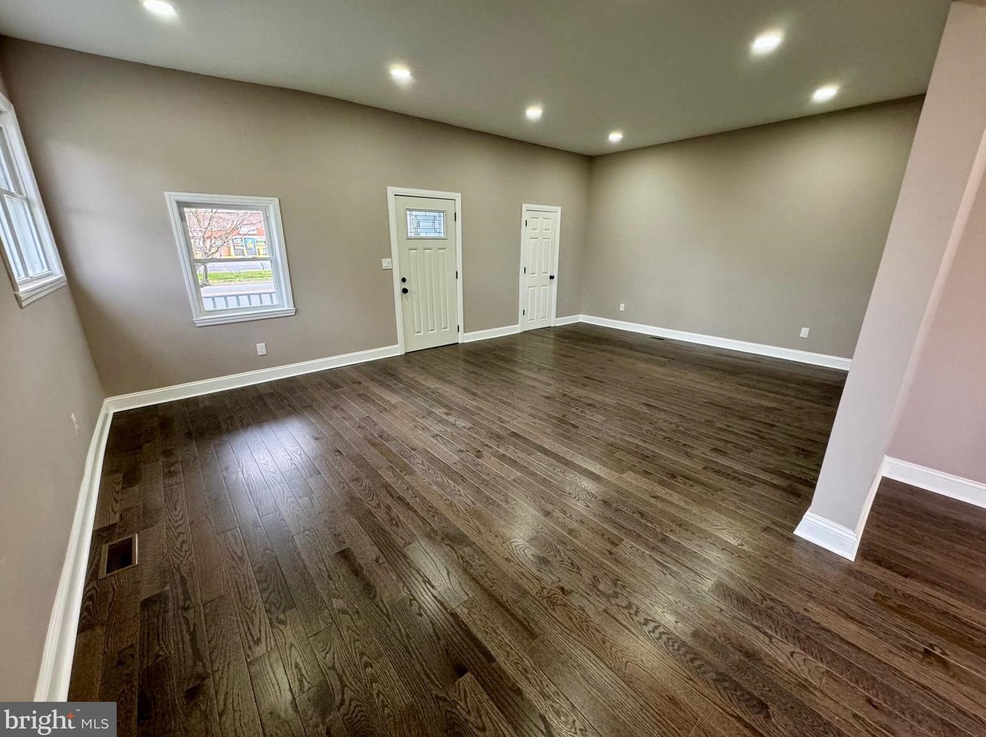 206 Delsea Dr, Clayton NJ  08312-2204 exterior