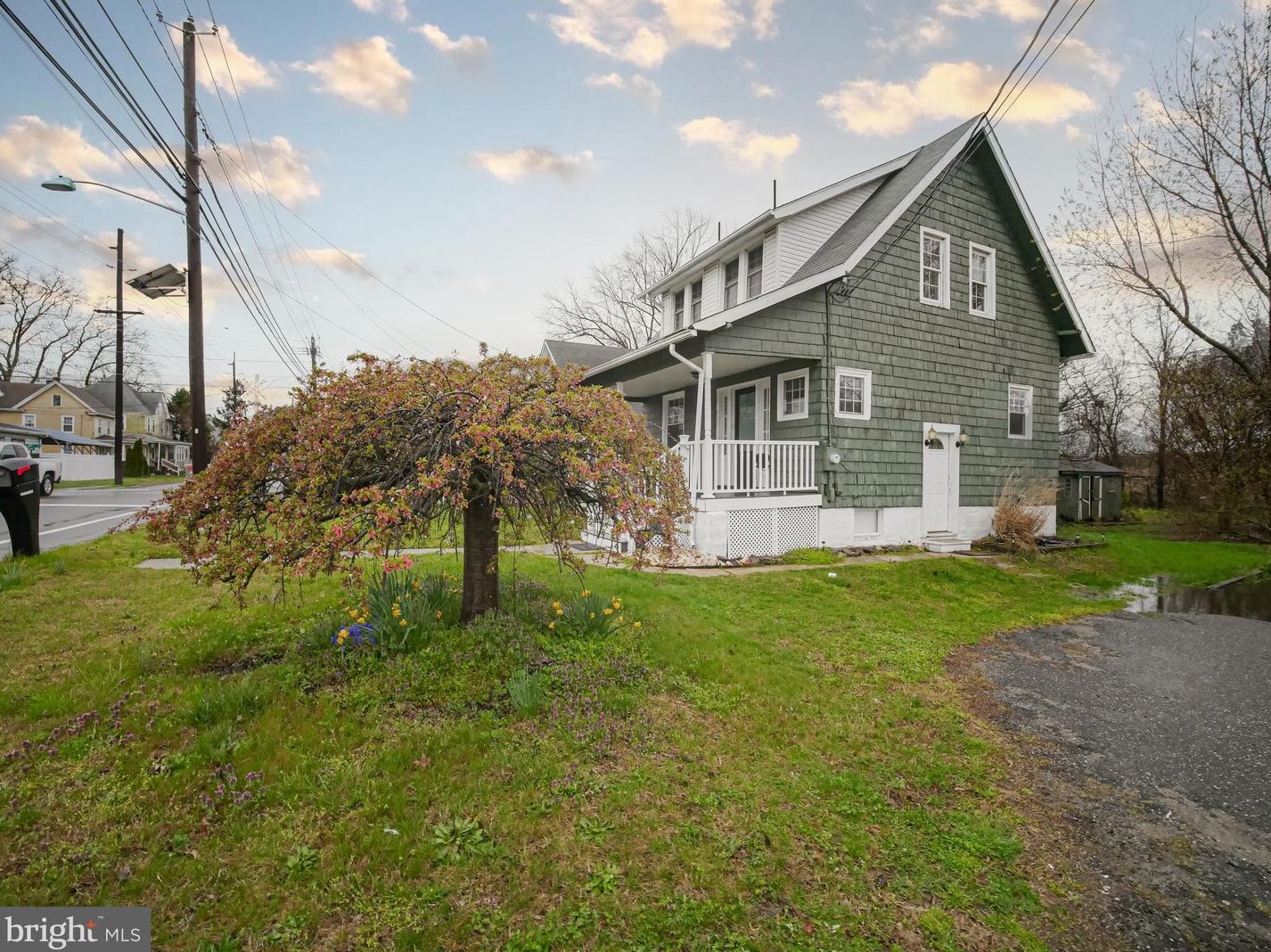 332 Crown Point Rd, West Deptford NJ  08086-2120 exterior