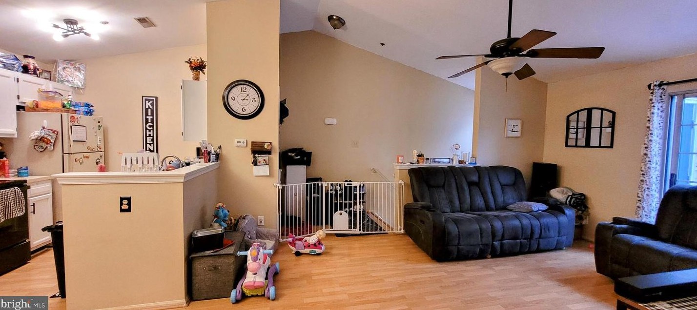 48 Crestmont Dr, West Deptford NJ  08051-2159 exterior