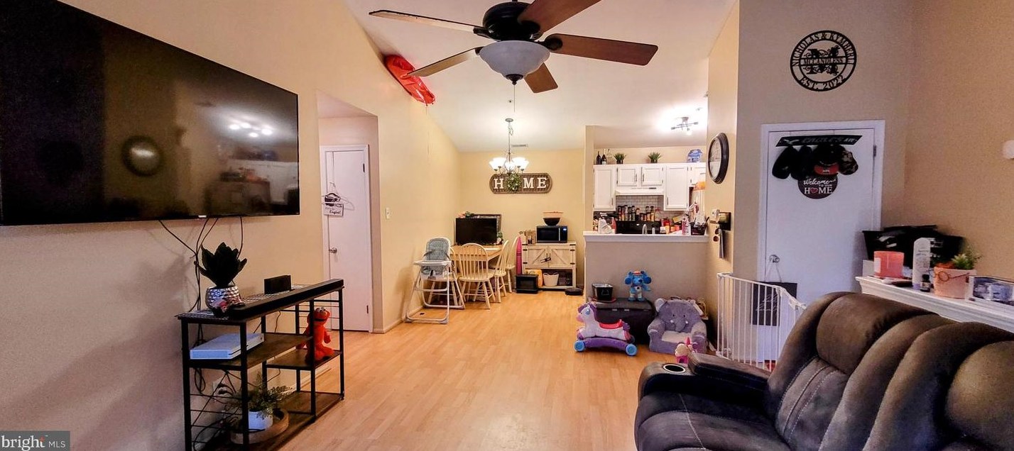 48 Crestmont Dr, West Deptford NJ  08051-2159 exterior