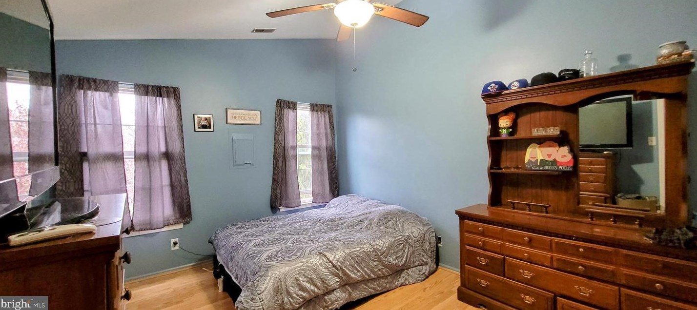 48 Crestmont Dr, West Deptford NJ  08051-2159 exterior