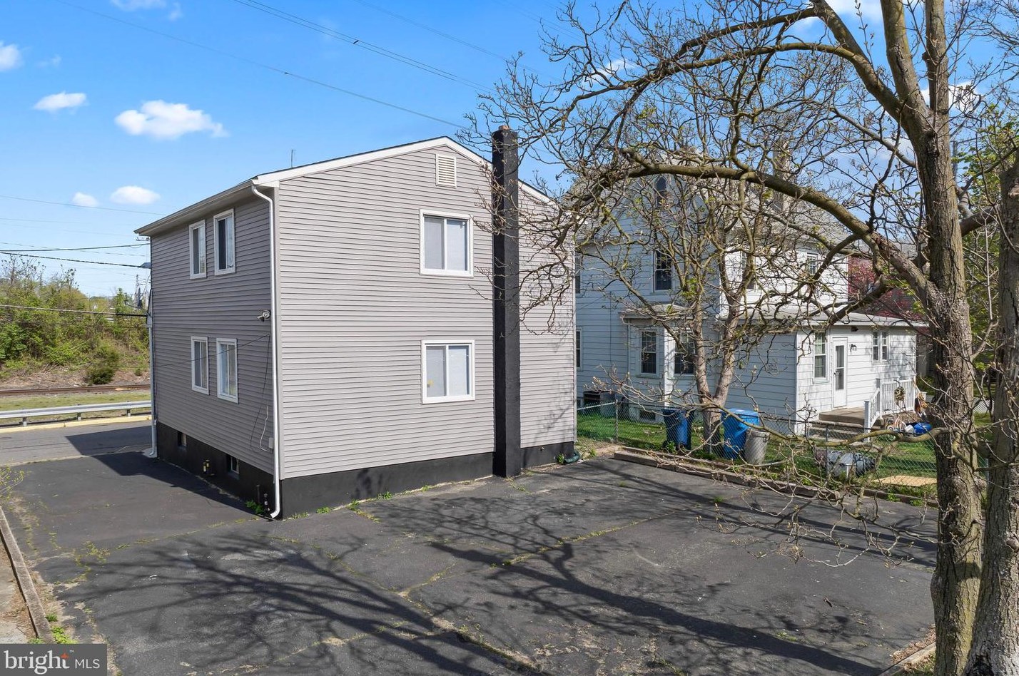 225 Station Ave, West Deptford NJ 08093-1143 exterior