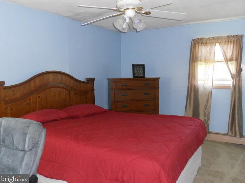 57 Craig Dr, West Deptford NJ 08096-6125 exterior