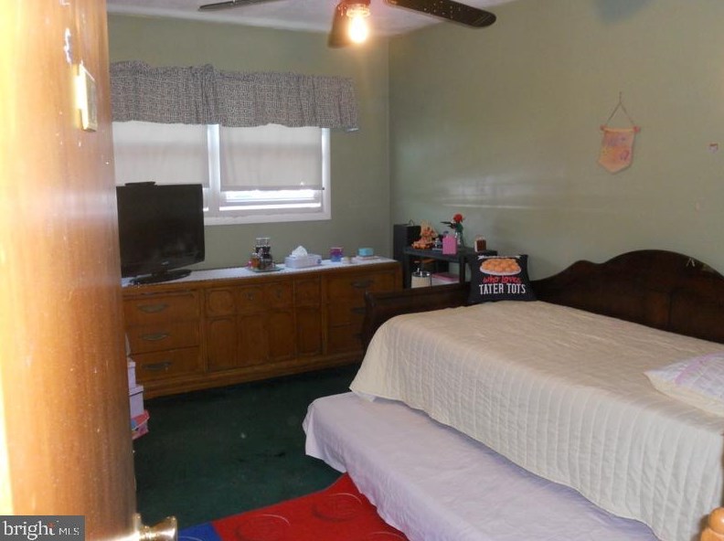 57 Craig Dr, West Deptford NJ 08096-6125 exterior