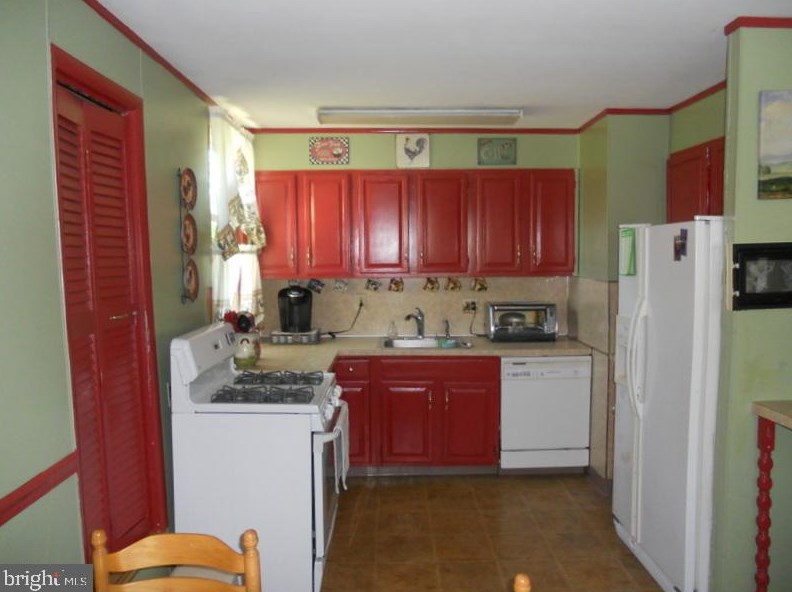 57 Craig Dr, West Deptford NJ 08096-6125 exterior