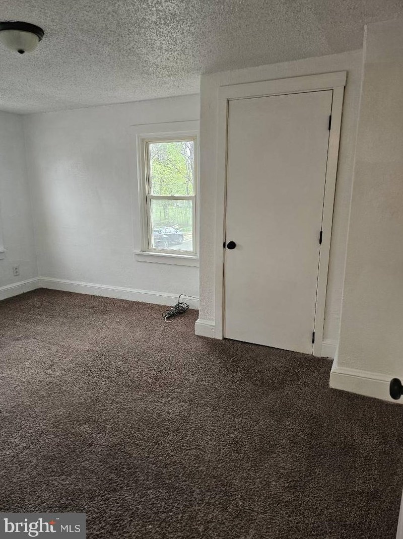 109 W Buck St, West Deptford, NJ 08066