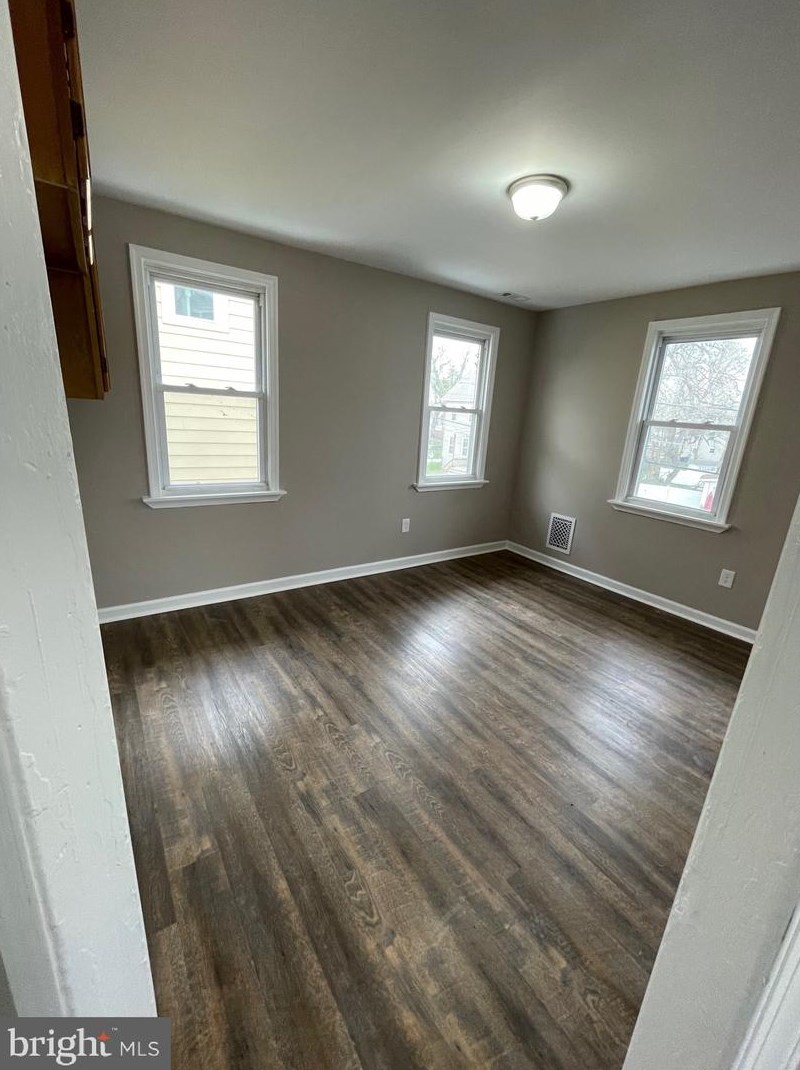 77 Barber Ave, West Deptford NJ 08096-2442 exterior