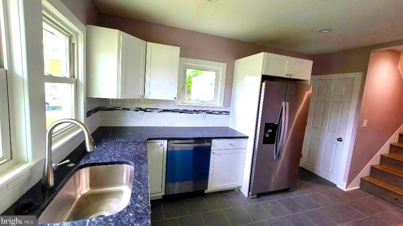 47 Moore Ave, West Deptford NJ 08093-1621 exterior