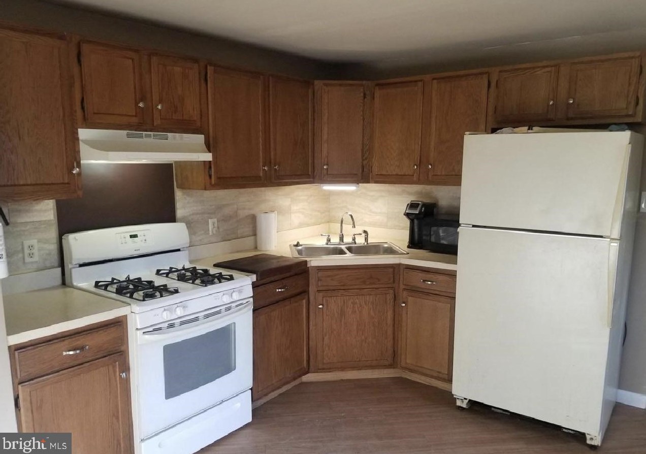 108 W Adams St, West Deptford, NJ 08066