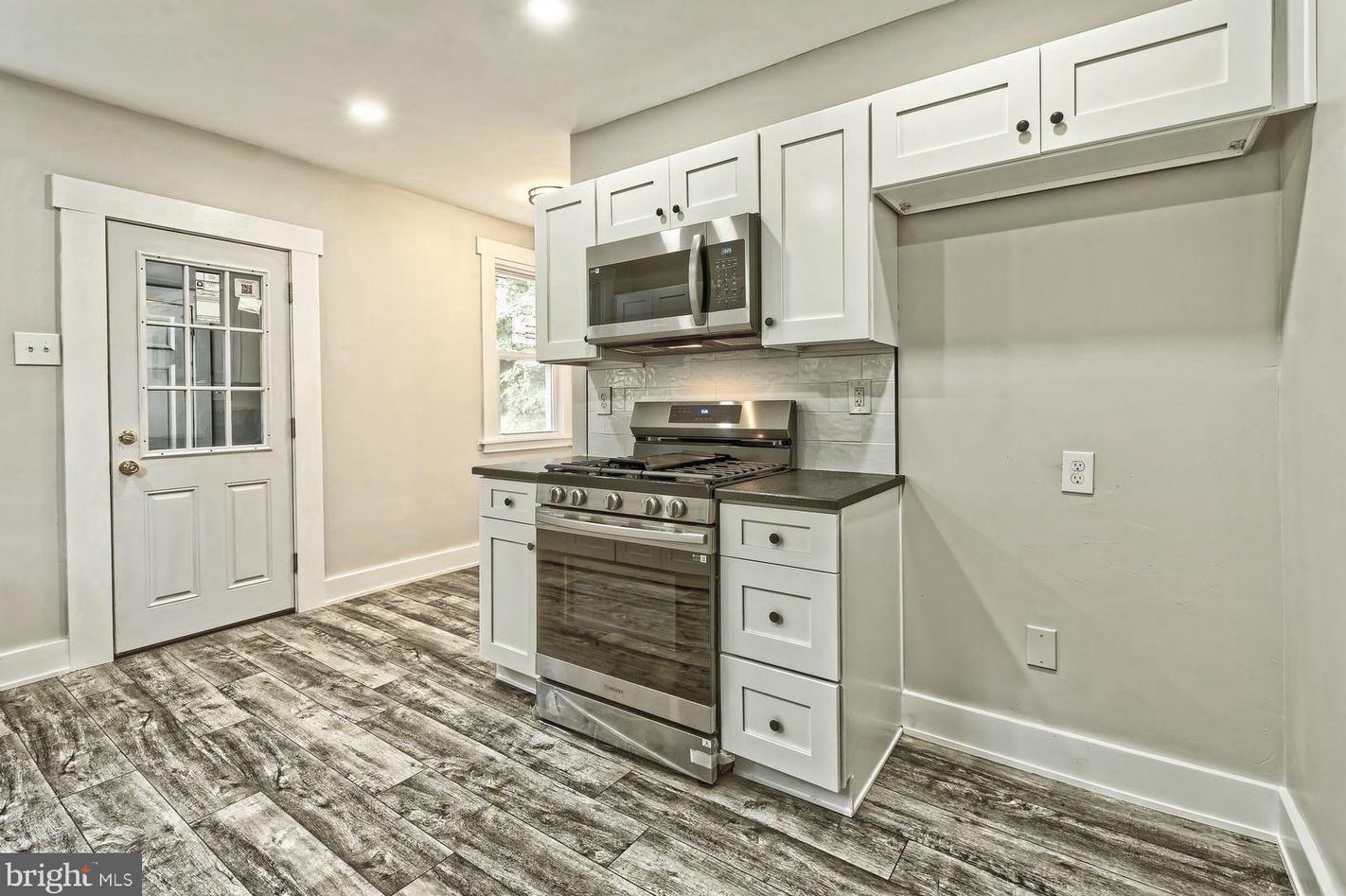 320 Cedarbridge Rd, Aura NJ  08343-9044 exterior