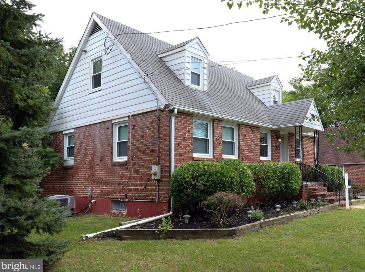 37 Clinton St, Clayton, NJ 08312-1204