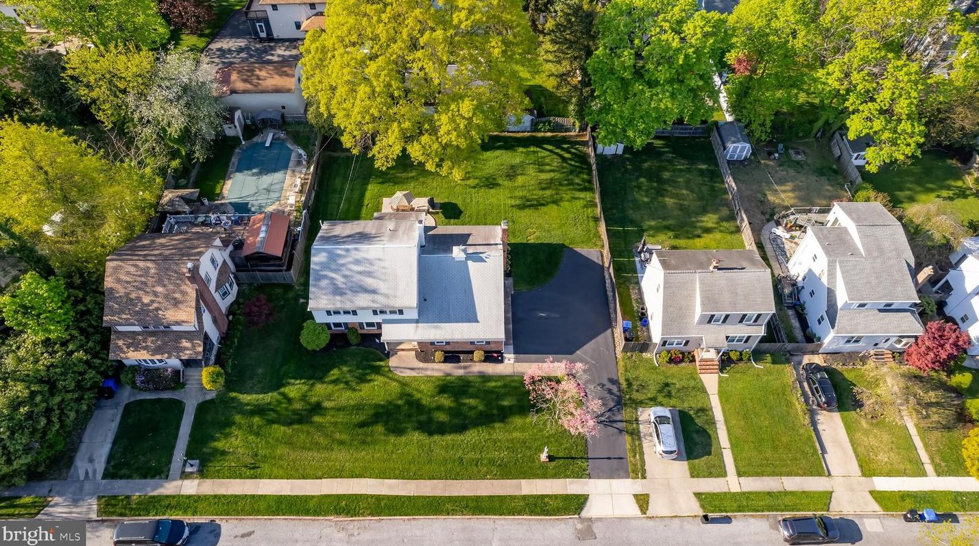 425 Oak Ave, West Deptford NJ 08096-4413 exterior