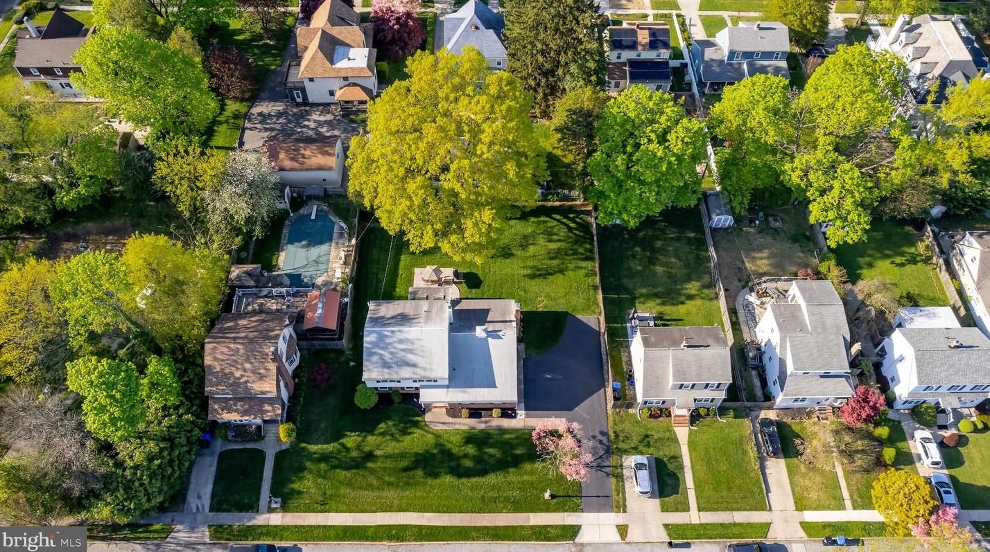 425 Oak Ave, West Deptford NJ 08096-4413 exterior