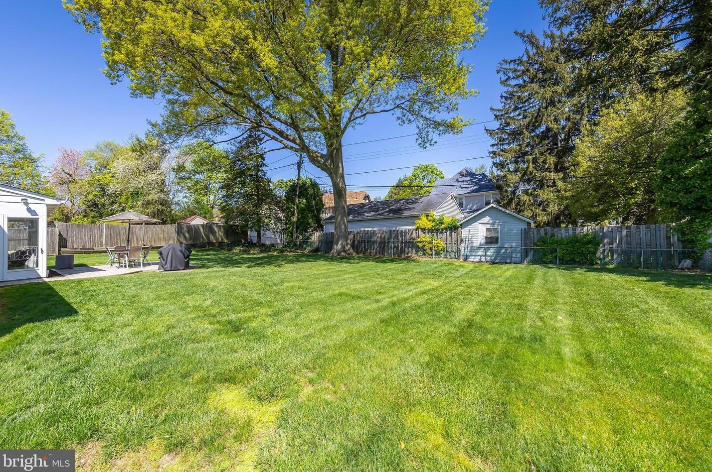 425 Oak Ave, West Deptford NJ 08096-4413 exterior