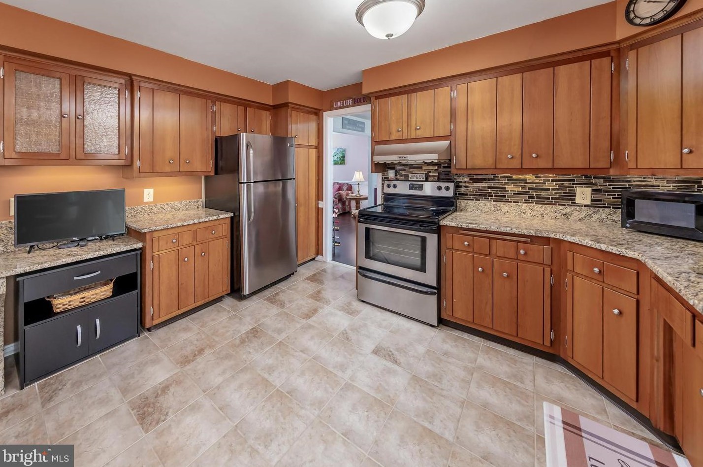 425 Oak Ave, West Deptford NJ 08096-4413 exterior