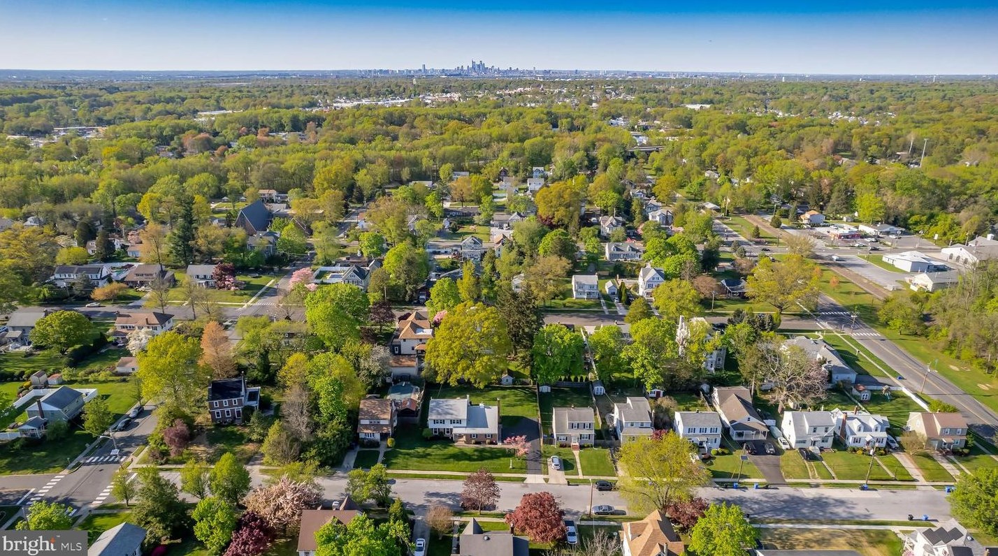 425 Oak Ave, West Deptford NJ 08096-4413 exterior