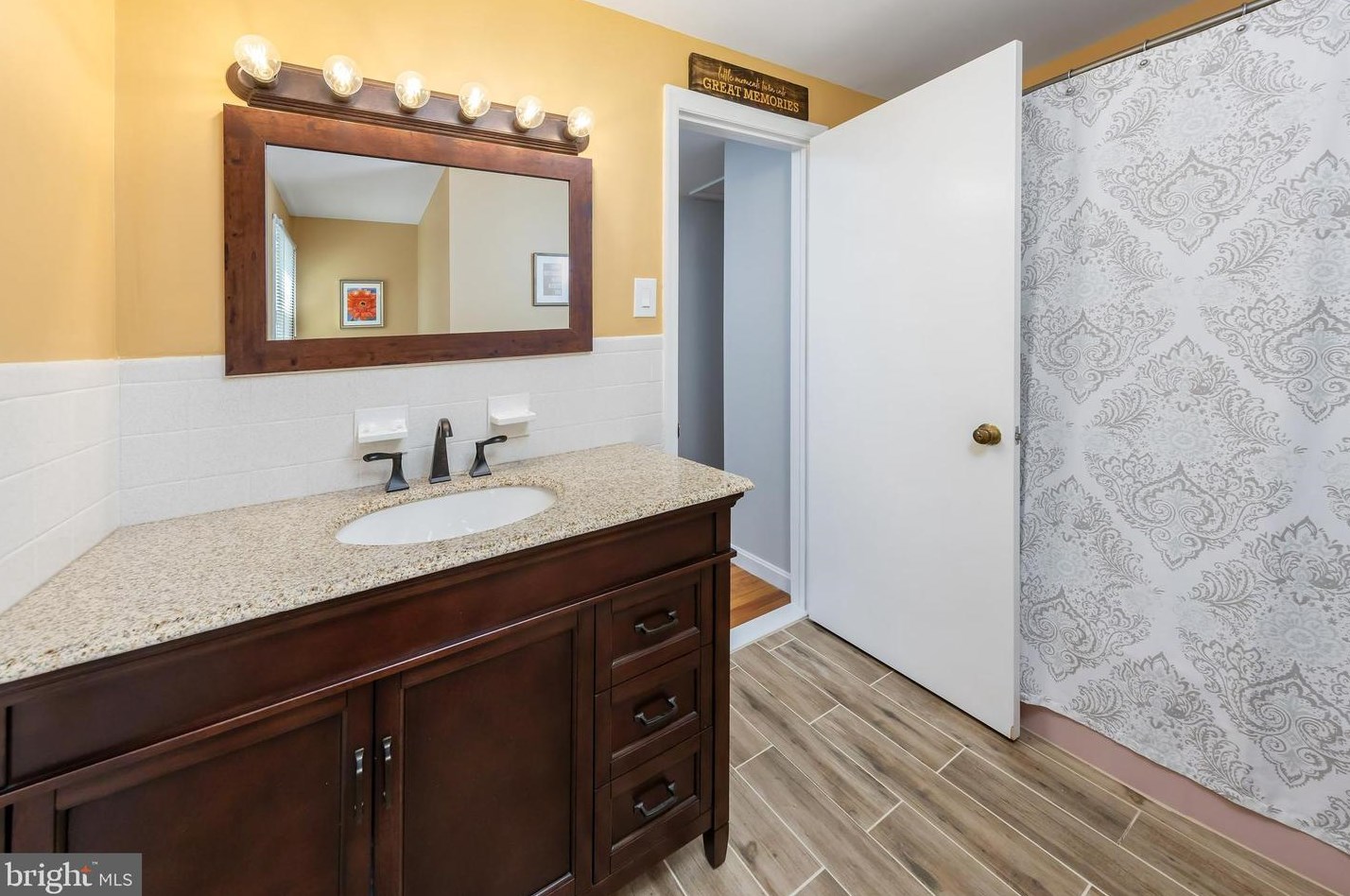 425 Oak Ave, West Deptford NJ 08096-4413 exterior