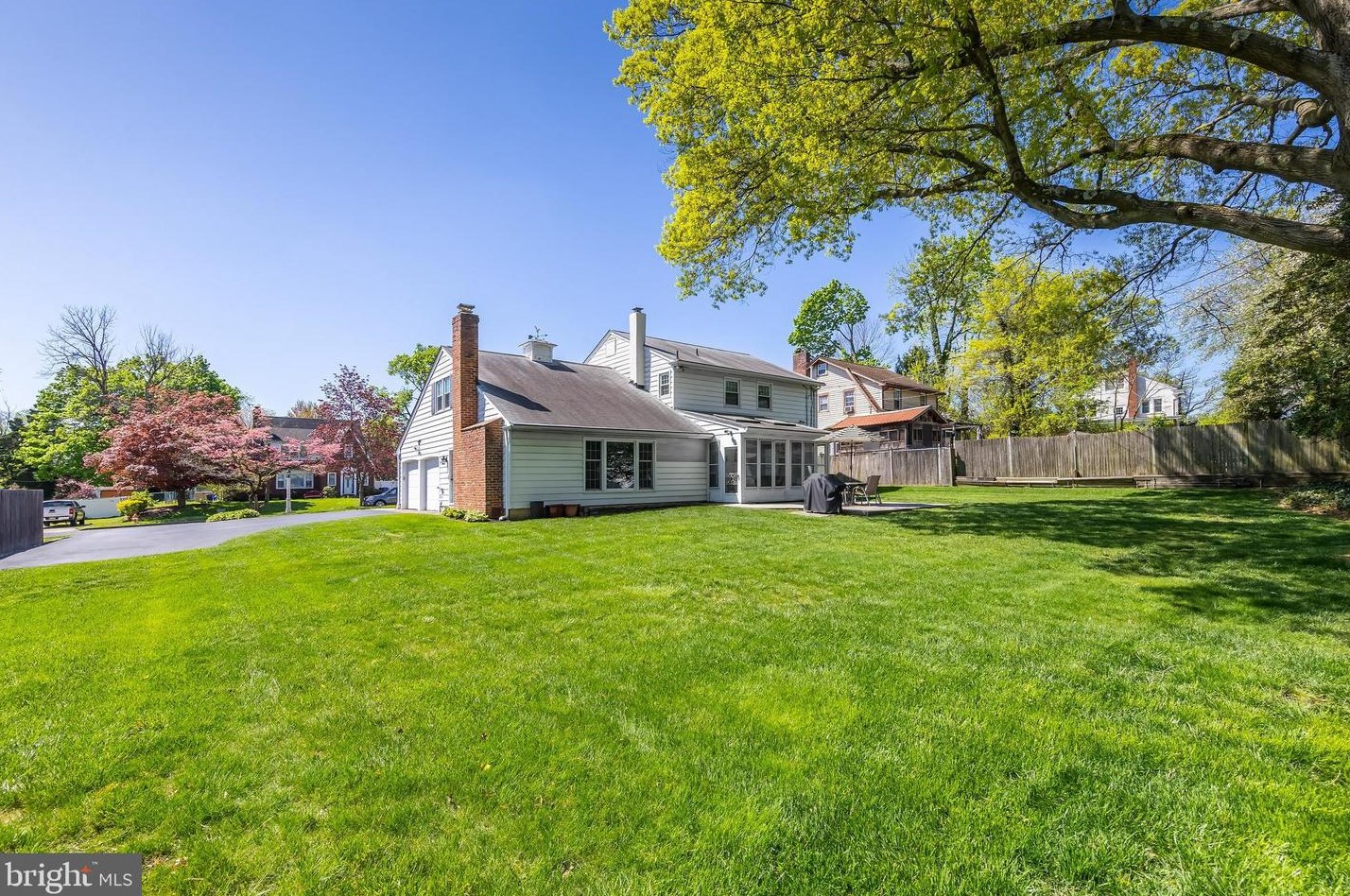 425 Oak Ave, West Deptford NJ 08096-4413 exterior