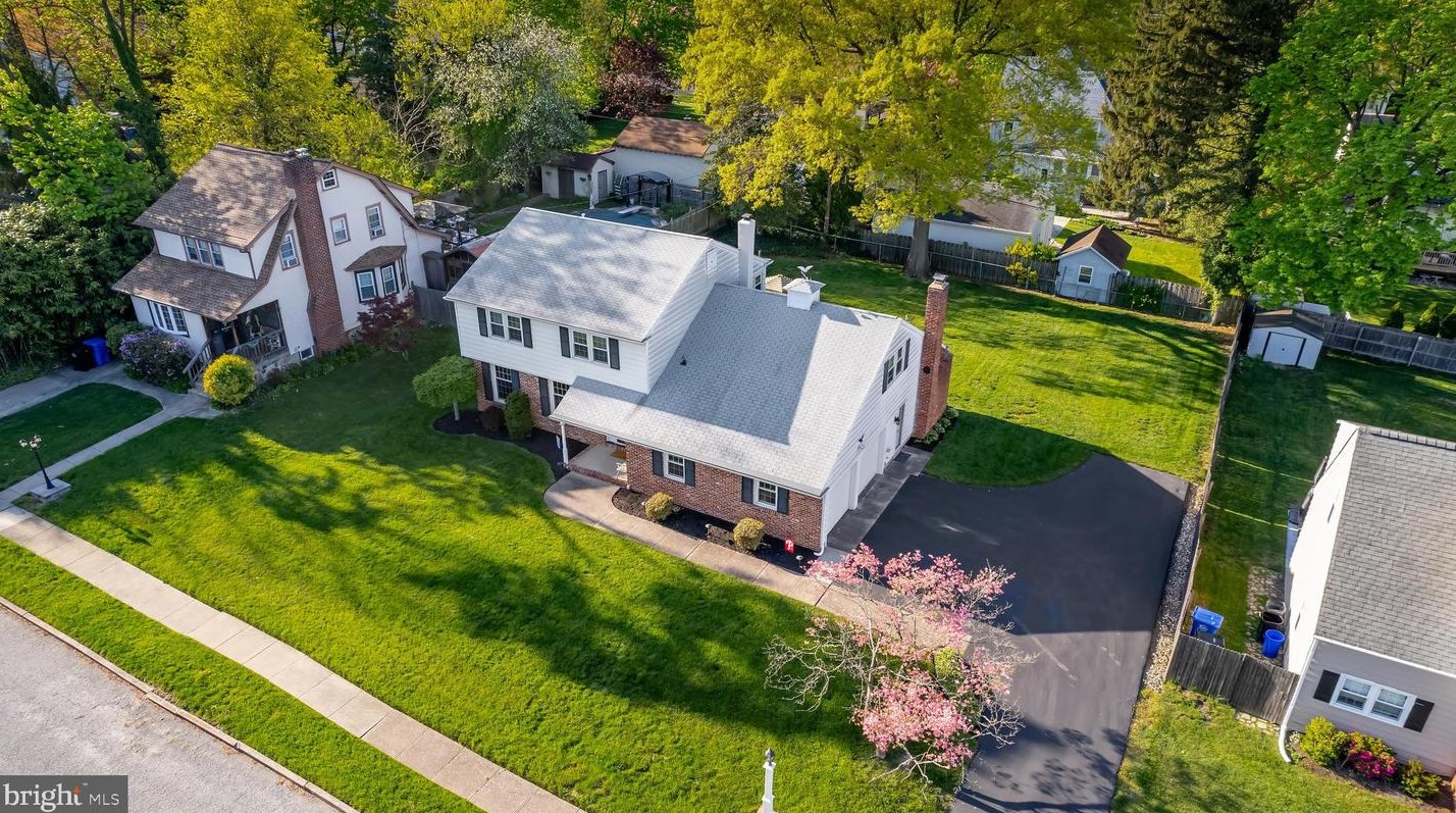 425 Oak Ave, West Deptford NJ 08096-4413 exterior