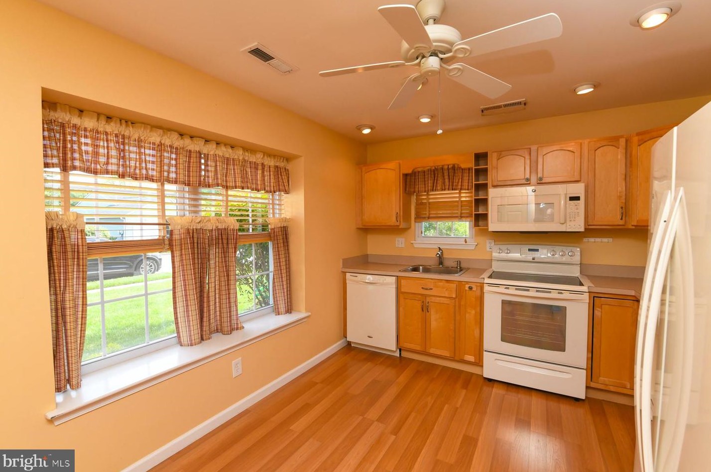 112 Lakebridge Dr, West Deptford NJ 08096-6718 exterior