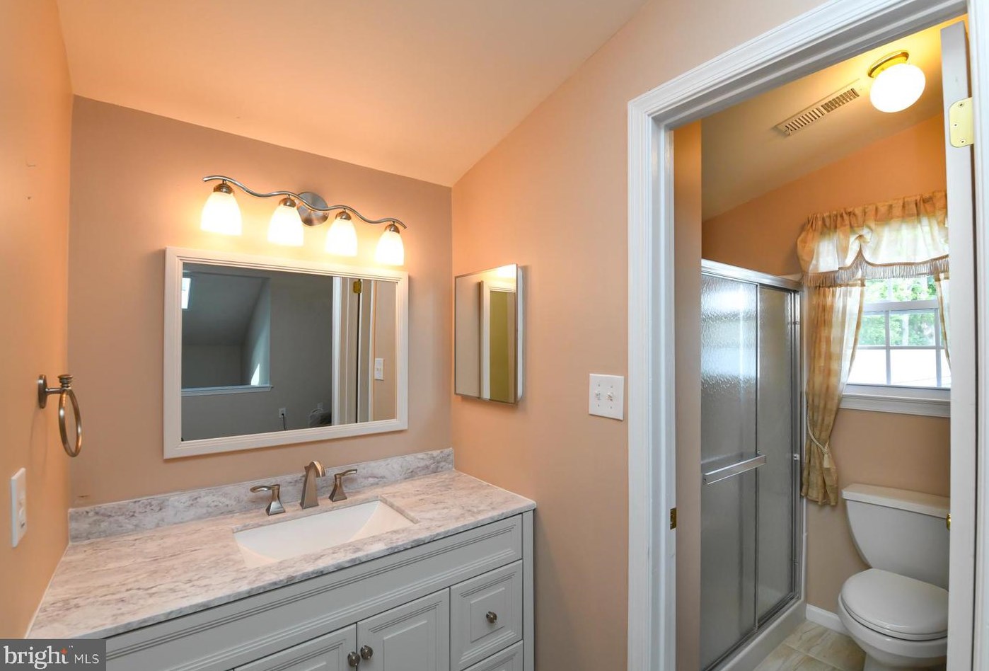 112 Lakebridge Dr, West Deptford NJ 08096-6718 exterior