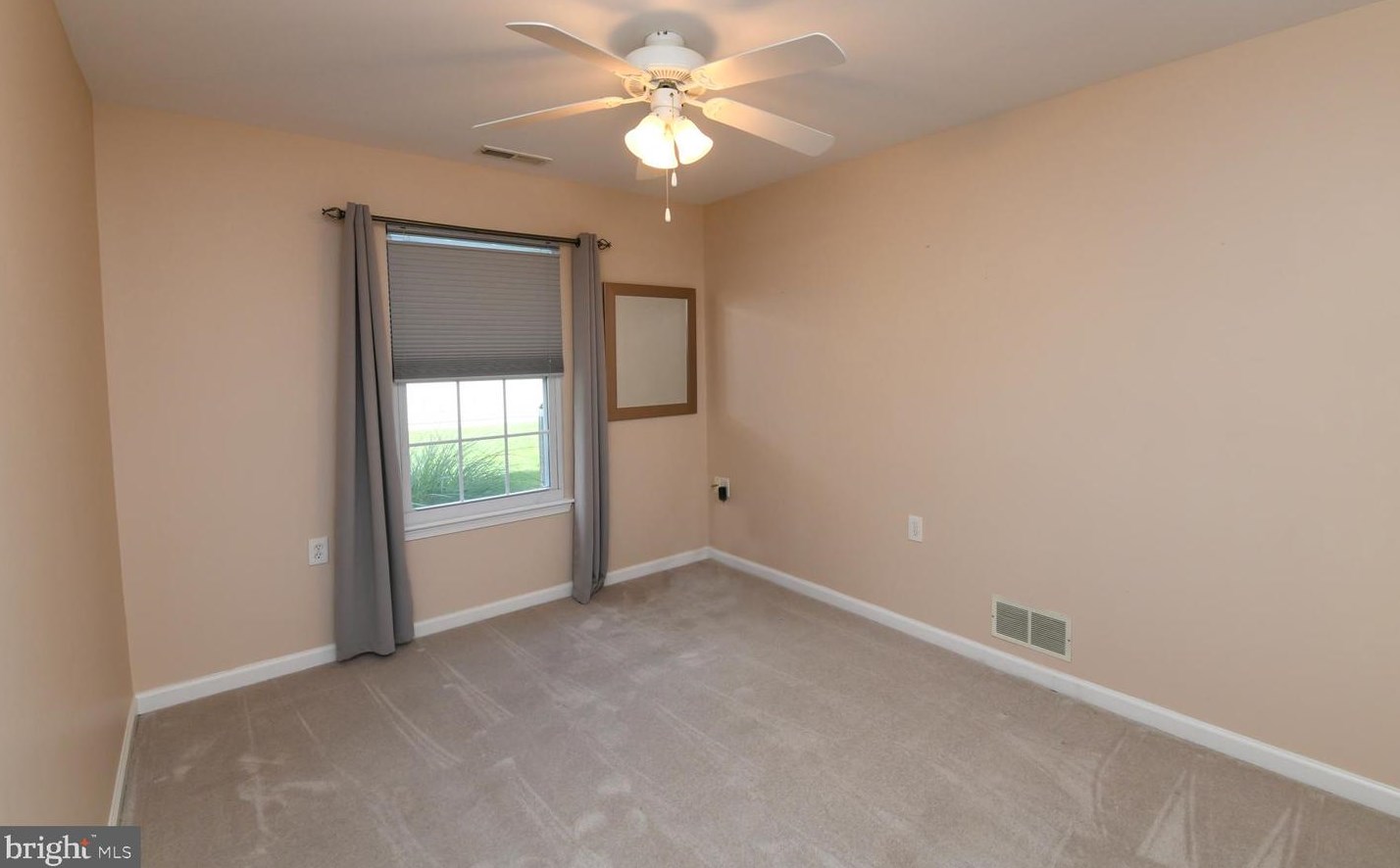 112 Lakebridge Dr, West Deptford NJ 08096-6718 exterior