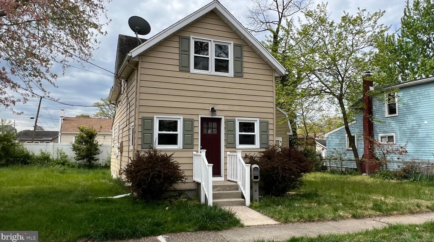 818 Asbury Ave, West Deptford, NJ 08063-1304