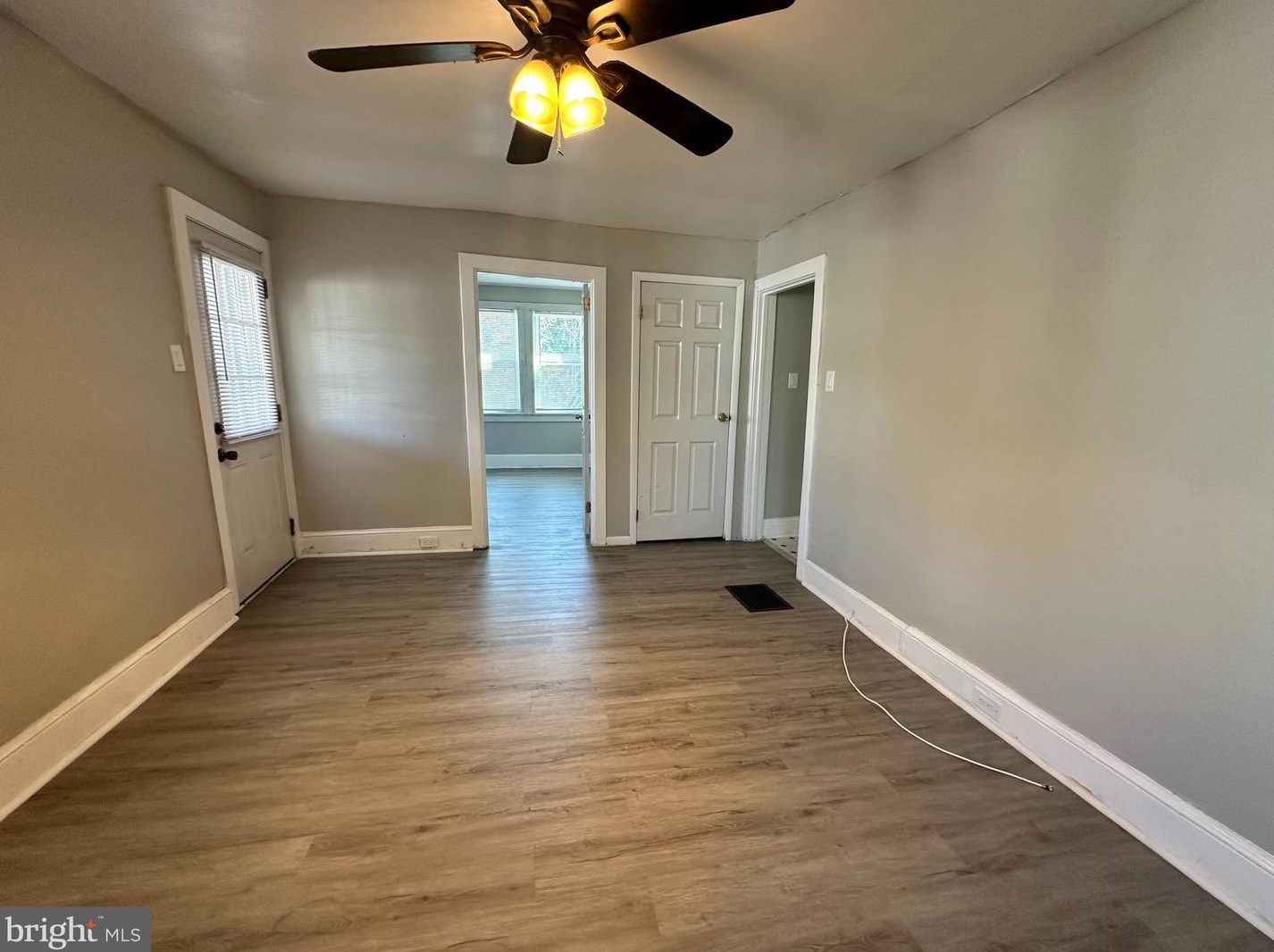 11 S Delsea Dr #apt B, Aura, NJ 08028