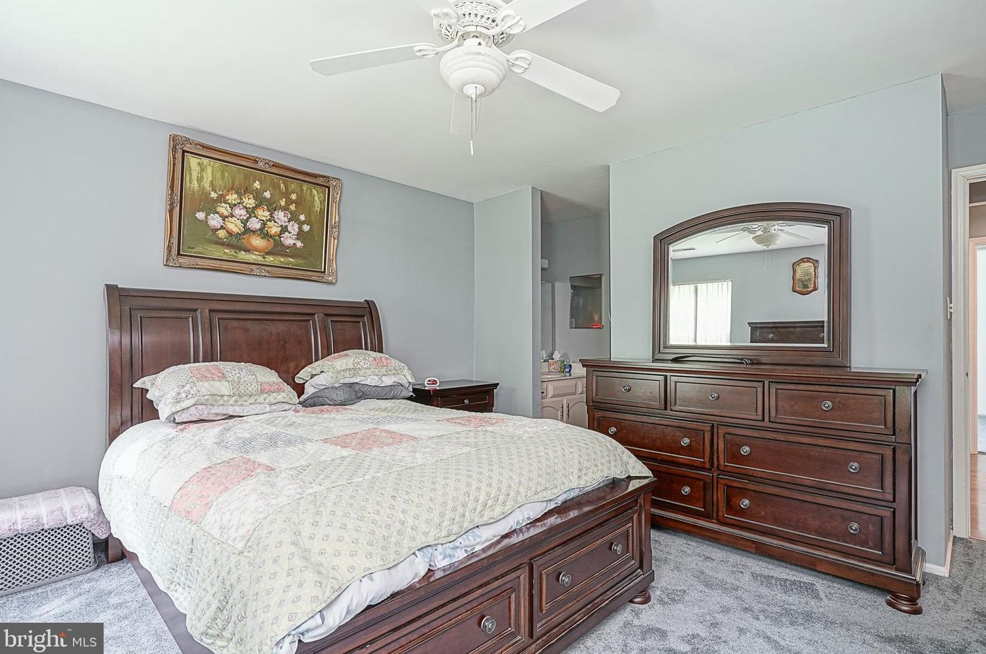 21 Pinecrest Dr, West Deptford NJ  08096-6736 exterior