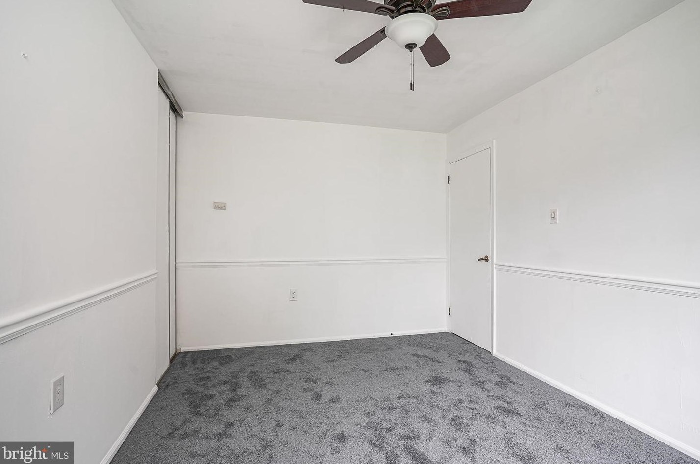 21 Pinecrest Dr, West Deptford NJ  08096-6736 exterior