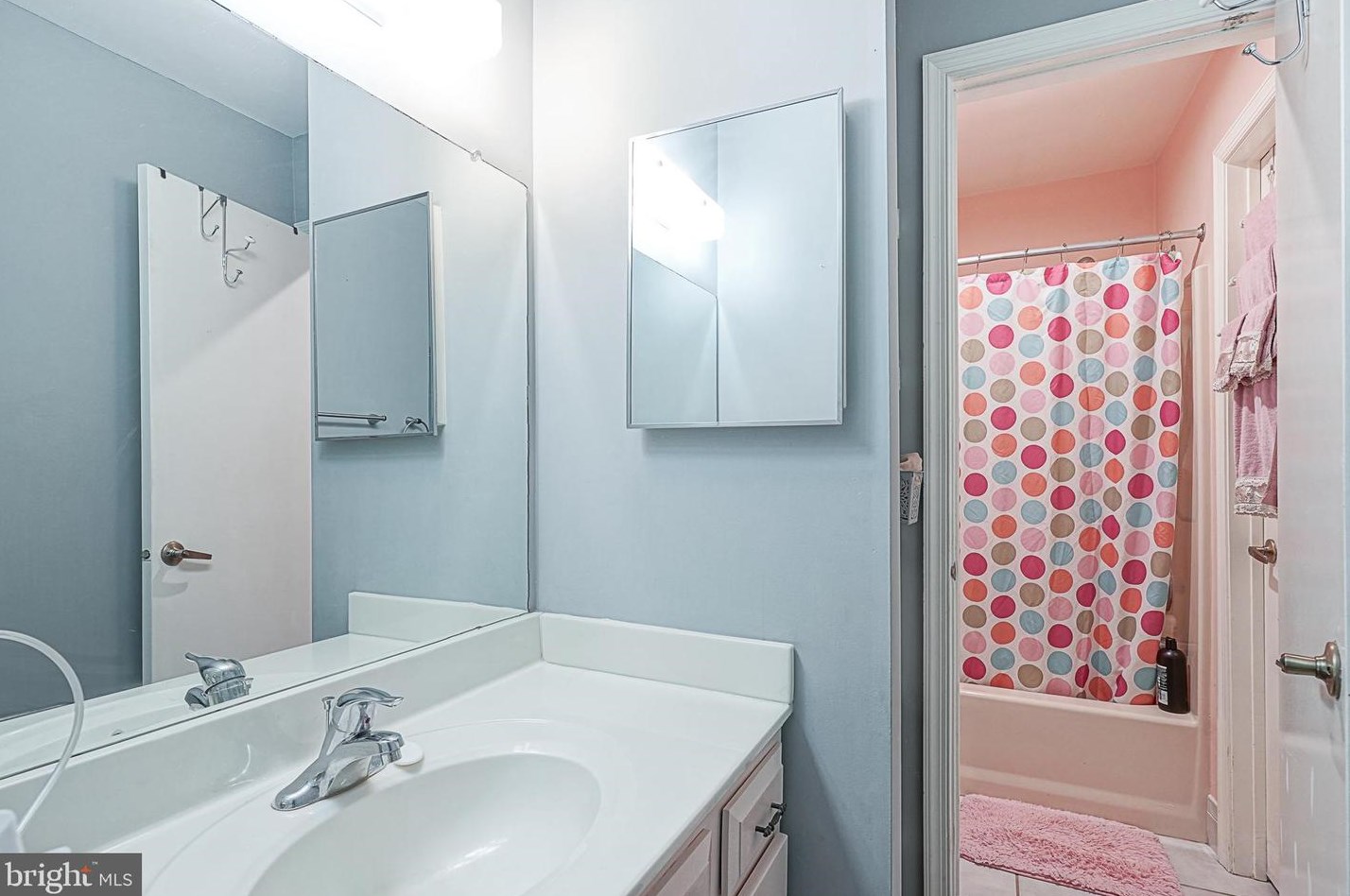 21 Pinecrest Dr, West Deptford NJ  08096-6736 exterior