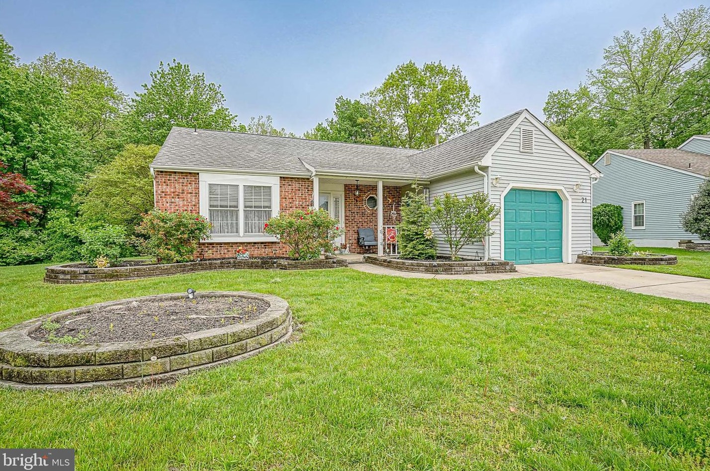 21 Pinecrest Dr, West Deptford, NJ 08096-6736