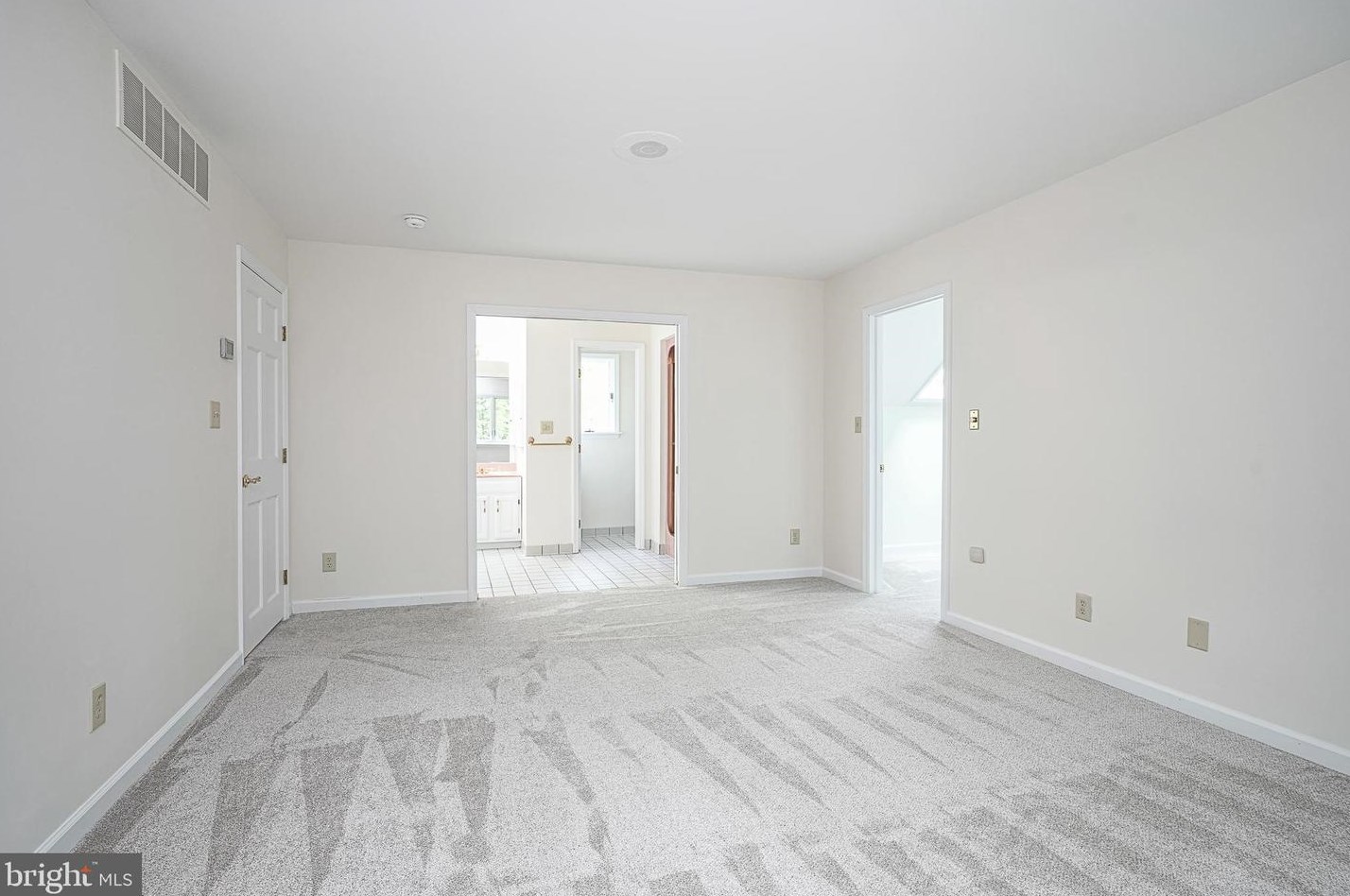 2 Laurel Dr, Harrison Township NJ 08062-9653 exterior