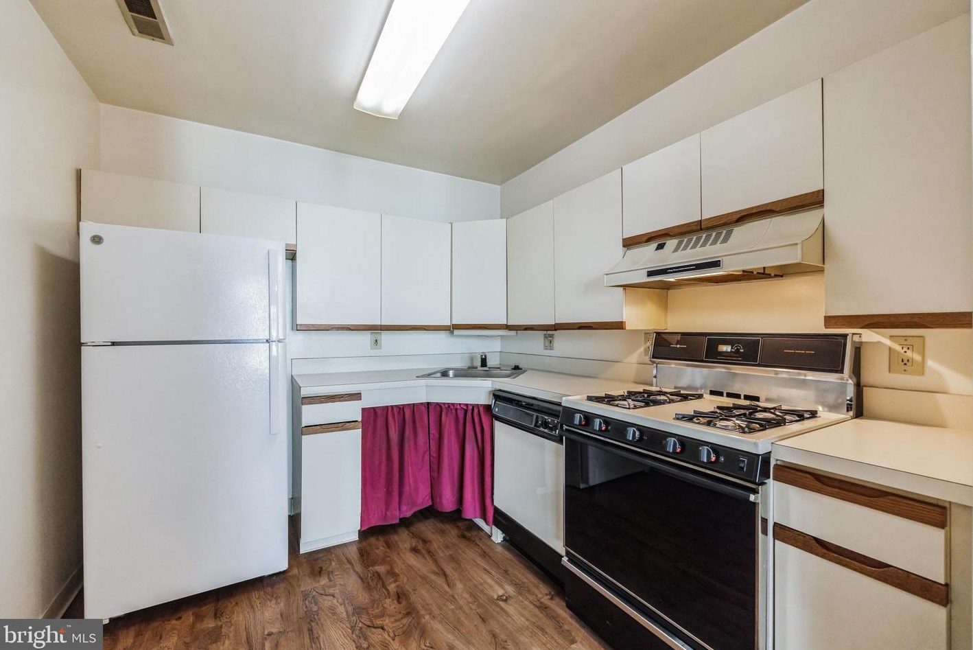 107 Steeplechase Ct, West Deptford NJ  08096-6815 exterior