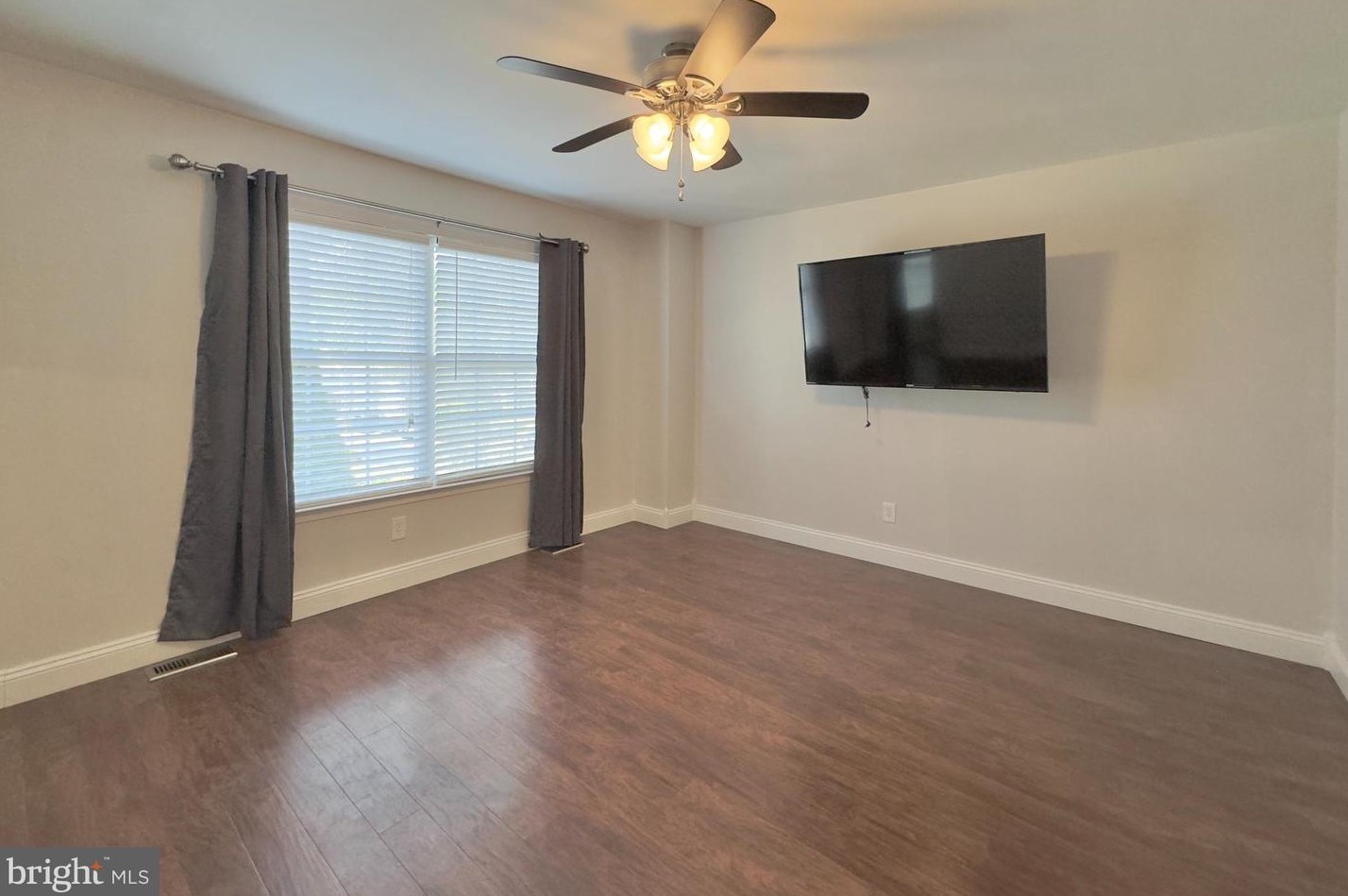 205 Balin Ct, West Deptford NJ 08051-2209 exterior