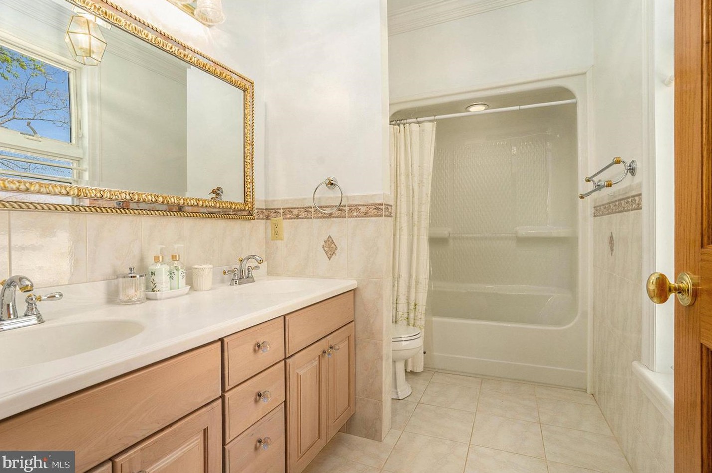 1852 Willow Grv Rd, Aura NJ 08343-2515 exterior