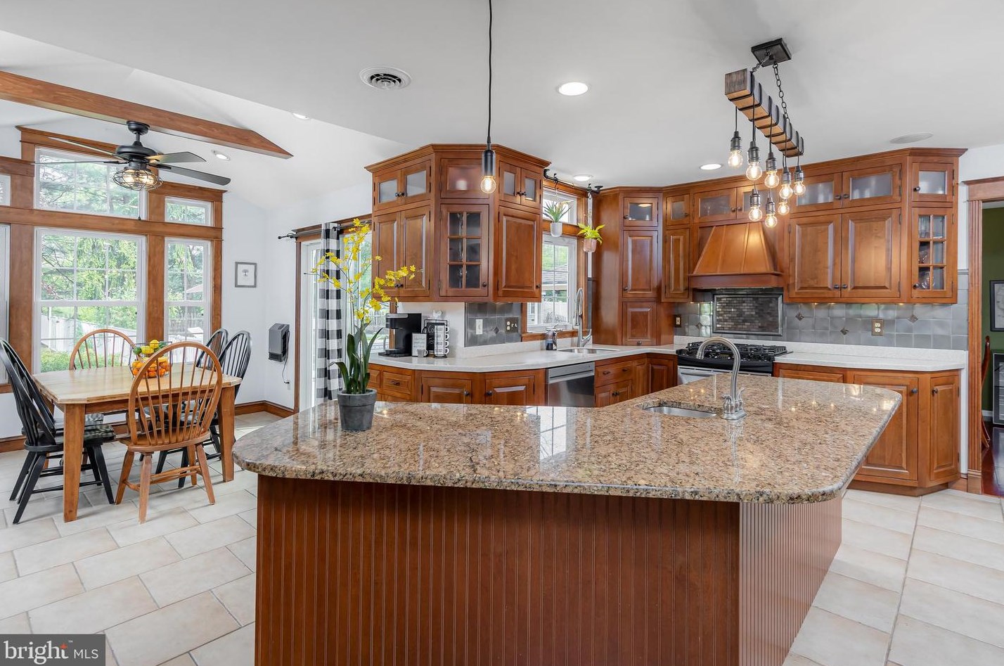 800 Canvasback Dr, Harrison Township NJ 08062-3229 exterior