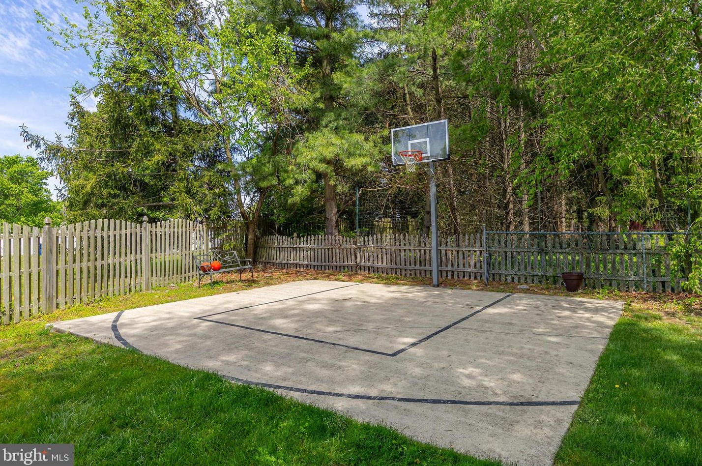 800 Canvasback Dr, Harrison Township NJ 08062-3229 exterior