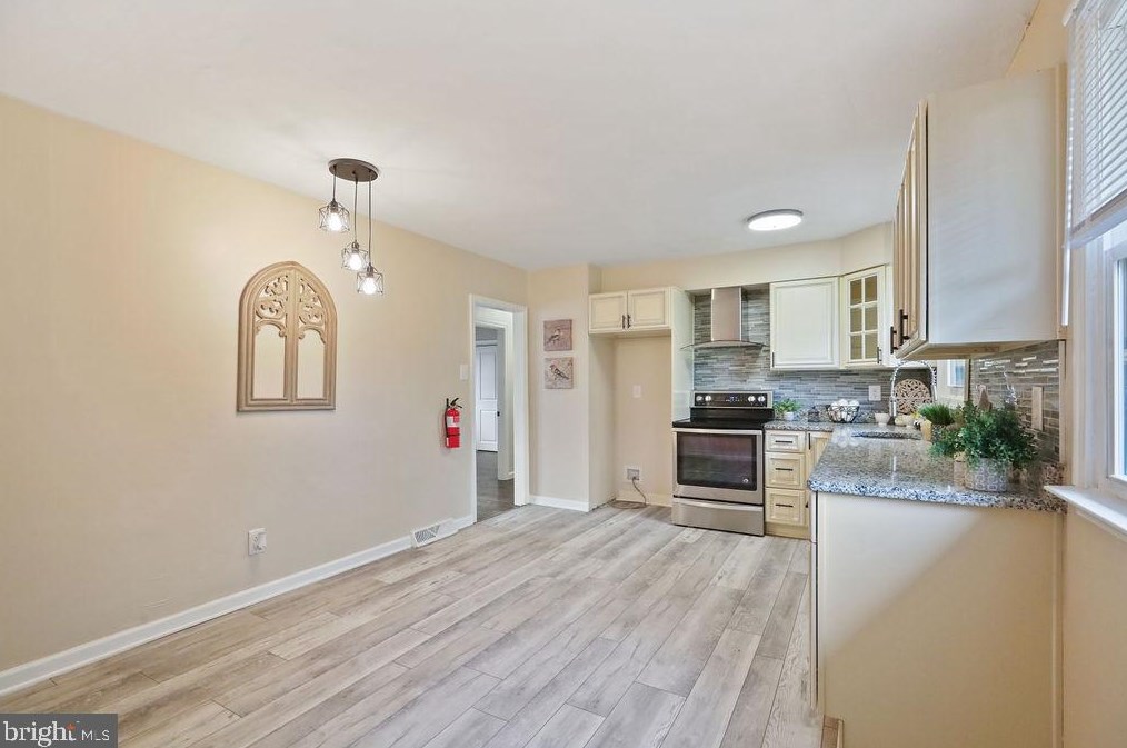 207 8 St, West Deptford NJ  08086-3057 exterior