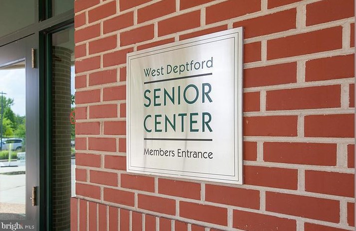 232 Night Hawk Cir, West Deptford NJ 08086-1804 exterior