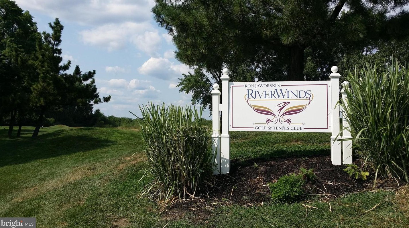 232 Night Hawk Cir, West Deptford NJ 08086-1804 exterior