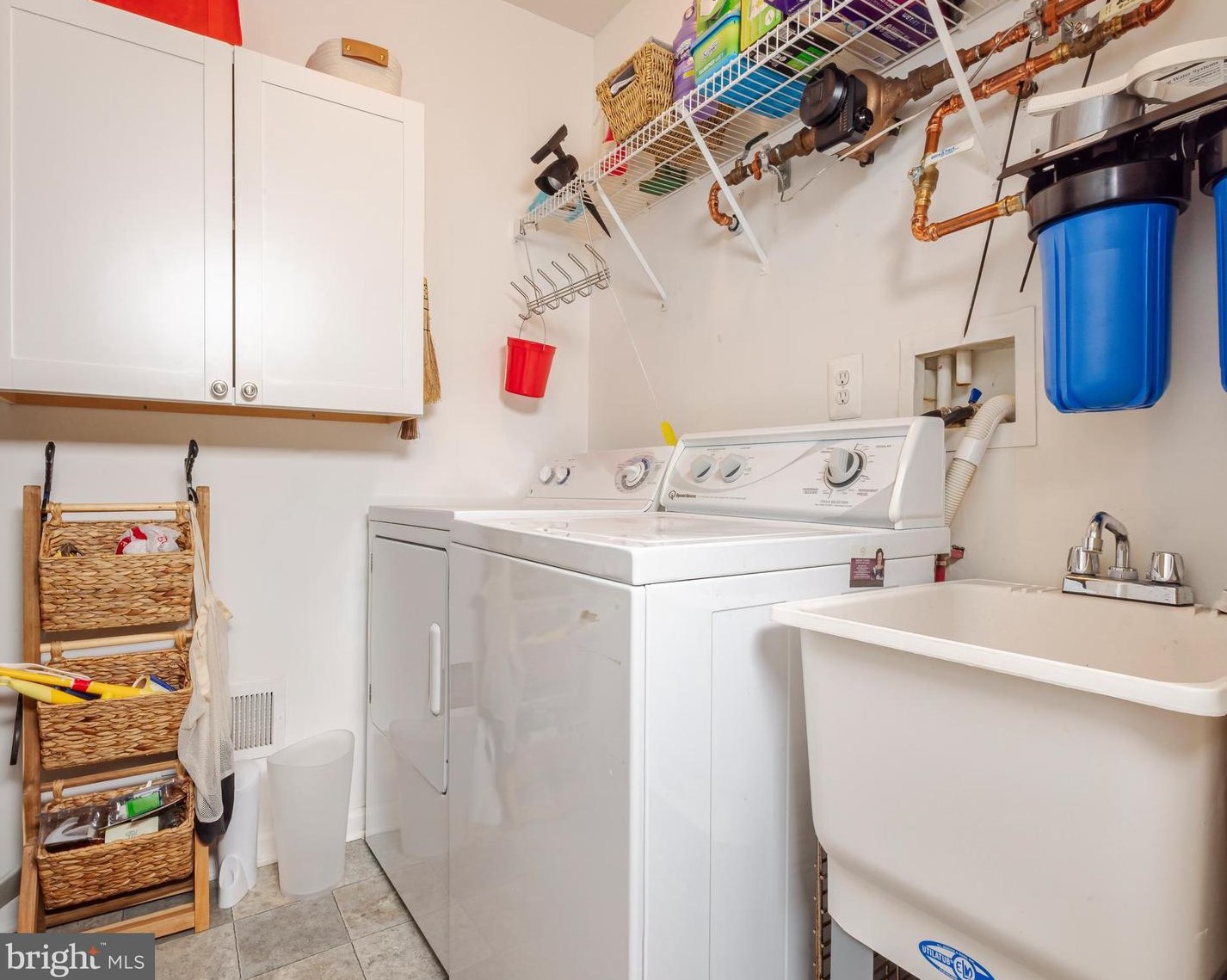 232 Night Hawk Cir, West Deptford NJ 08086-1804 exterior