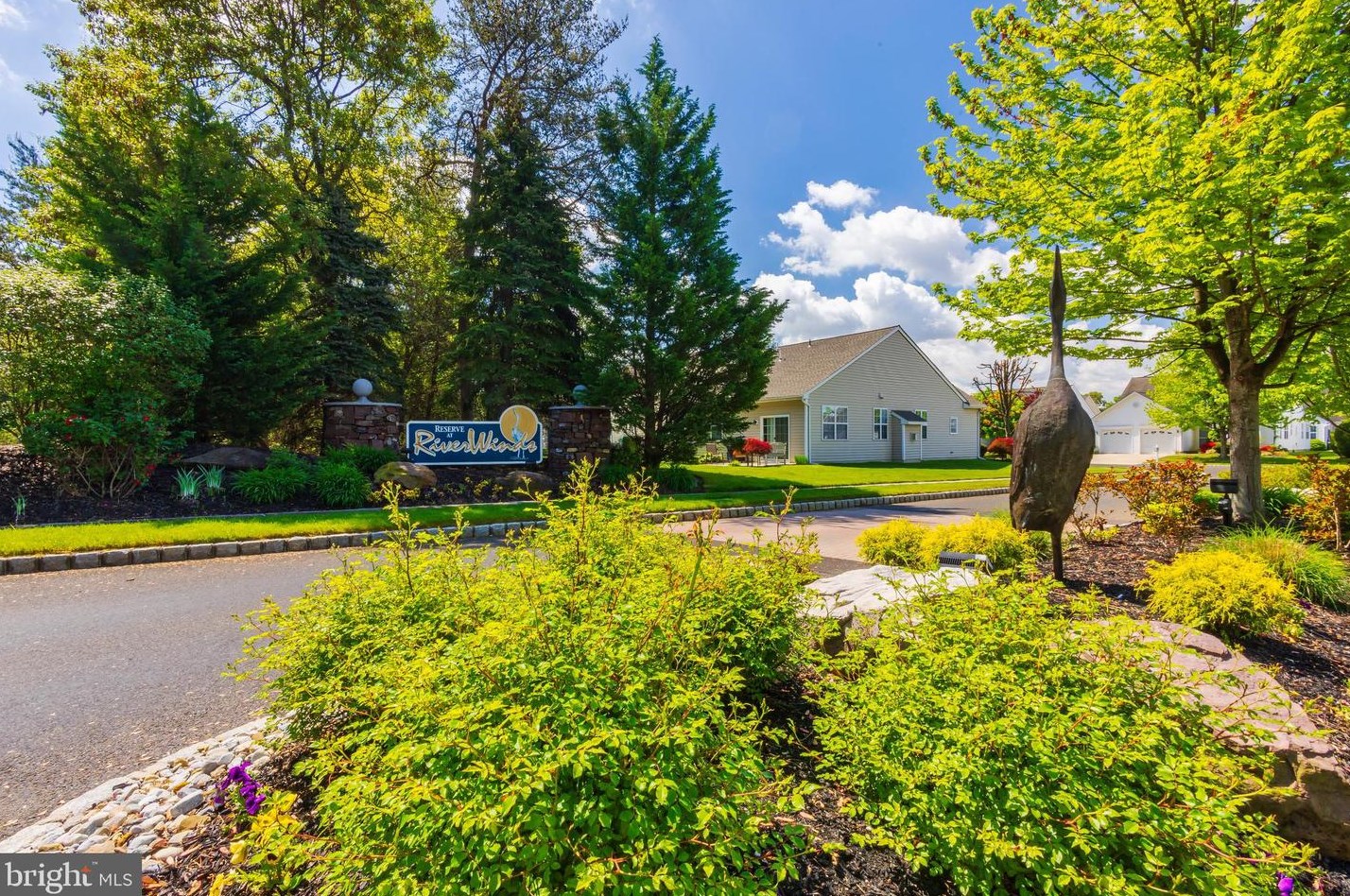 232 Night Hawk Cir, West Deptford NJ 08086-1804 exterior