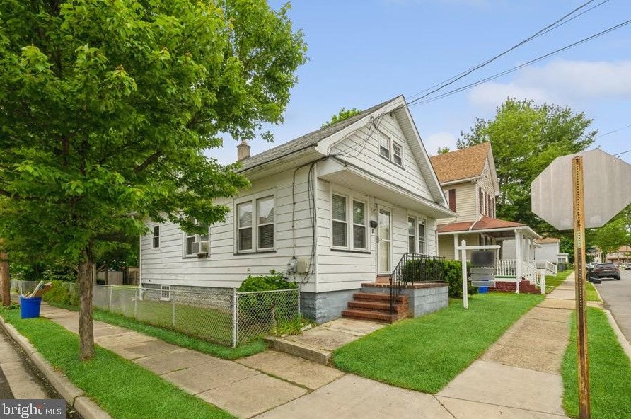 625 Cherry St, West Deptford, NJ 08096-1609