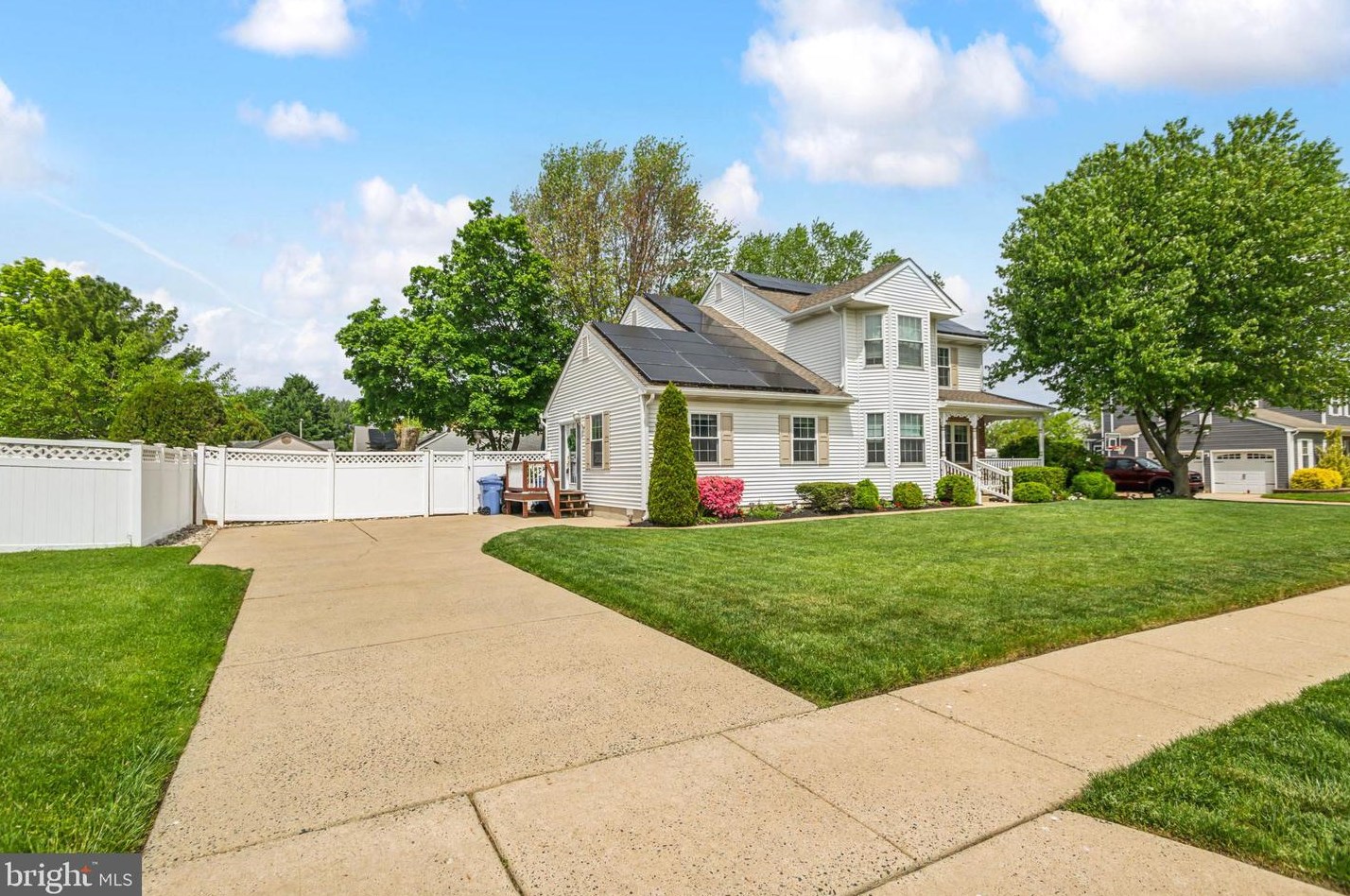 17 Colosseum Dr, West Deptford, NJ 08051-1357